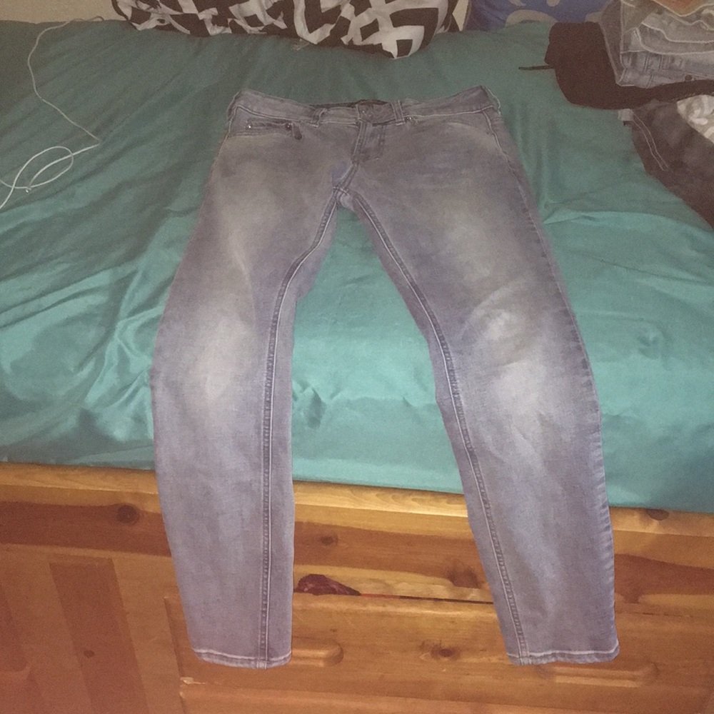 light wash blue skinny jeans
